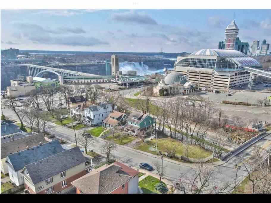 Two Bedrooms Unit With Jacuzzi And Great View Niagara Falls Zewnętrze zdjęcie
