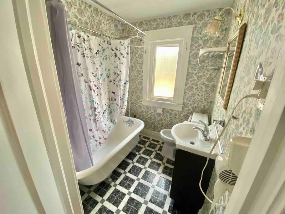 Two Bedrooms Unit With Jacuzzi And Great View Niagara Falls Zewnętrze zdjęcie